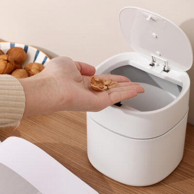 Papelera de Plástico para Mesada con Tapa 2L